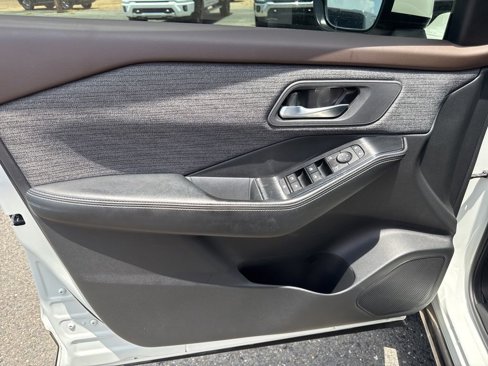 Used 2021 Nissan Rogue SV image 13