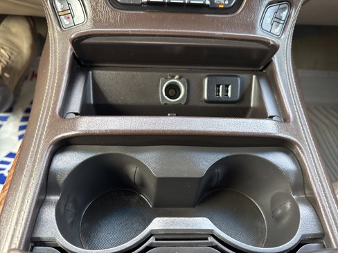 Used 2015 Chevrolet Suburban LTZ image 32