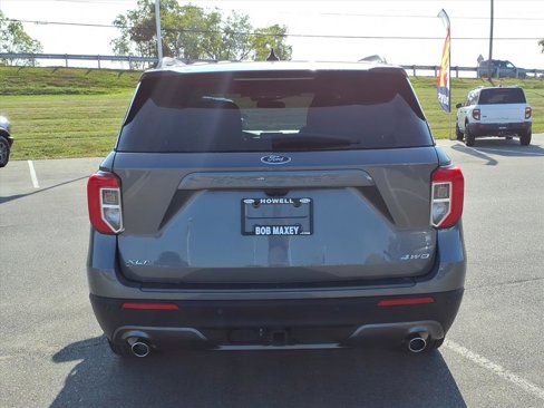 Used 2023 Ford Explorer XLT w/ Equipment Group 202A image 6