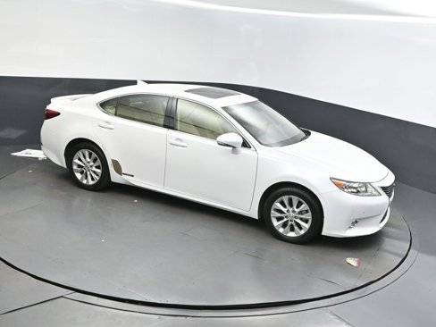 Used 2015 Lexus ES 300h image 1