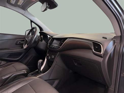 Used 2017 Chevrolet Trax LT w/ LT Convenience Package image 25