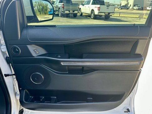 Used 2021 Ford Expedition XLT image 28