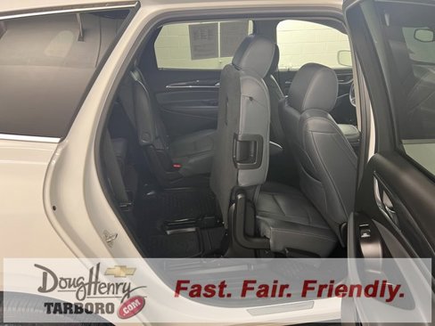 Used 2020 Buick Enclave Essence image 40