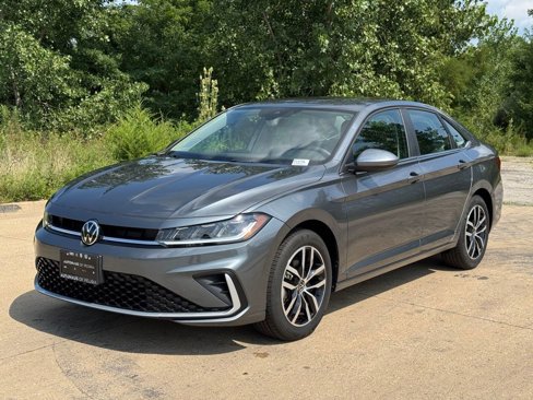 Used 2025 Volkswagen Jetta SE image 8