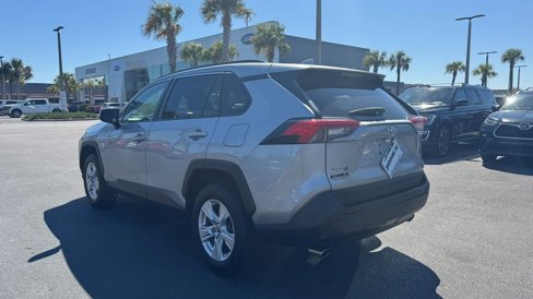 Used 2021 Toyota RAV4 XLE image 11