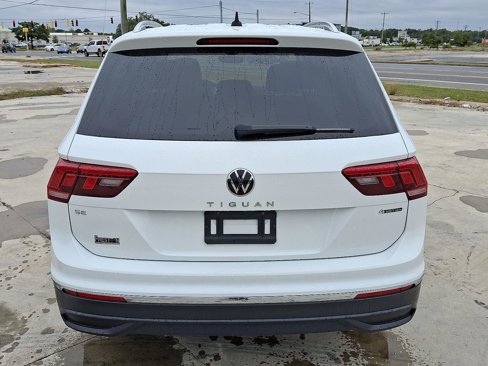 Used 2022 Volkswagen Tiguan SE image 9