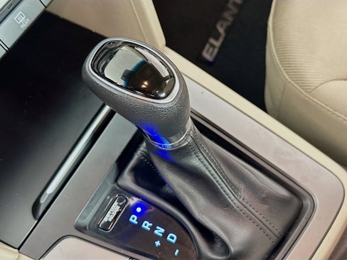 Used 2017 Hyundai Elantra SE image 17