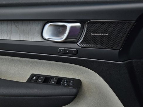 New 2025 Volvo XC40 B5 Ultra w/ Climate Package image 25