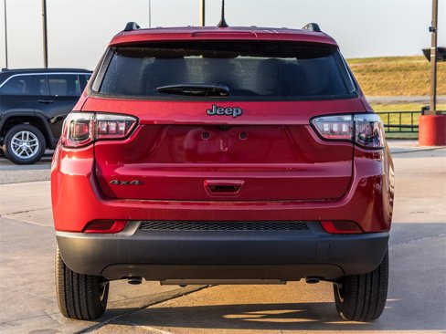 New 2025 Jeep Compass Latitude image 11