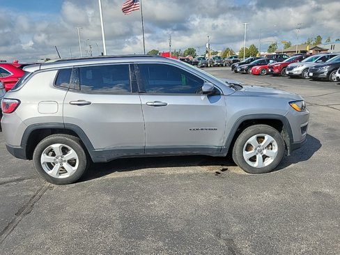 Used 2019 Jeep Compass Latitude w/ Cold Weather Group image 3