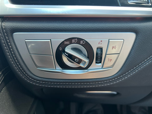 Used 2021 BMW 740i xDrive image 23