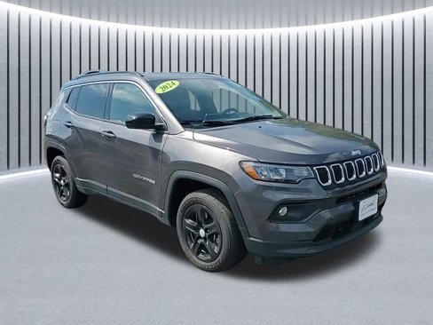 Used 2024 Jeep Compass Latitude w/ Altitude Special Edition image 2