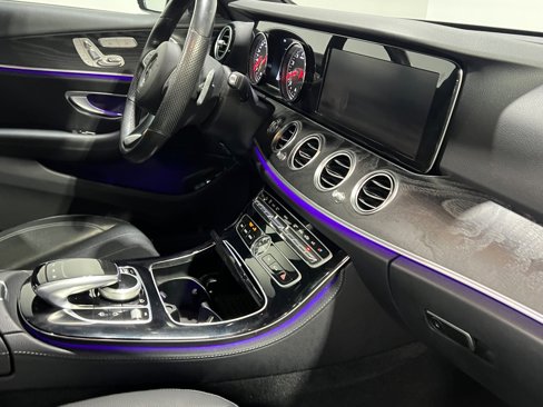 Used 2017 Mercedes-Benz E 300 4MATIC image 40