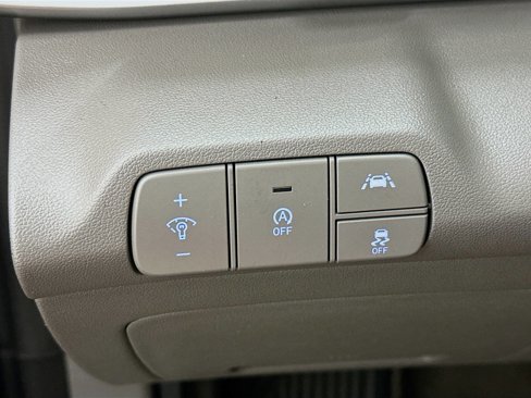Used 2021 Hyundai Elantra SE image 17