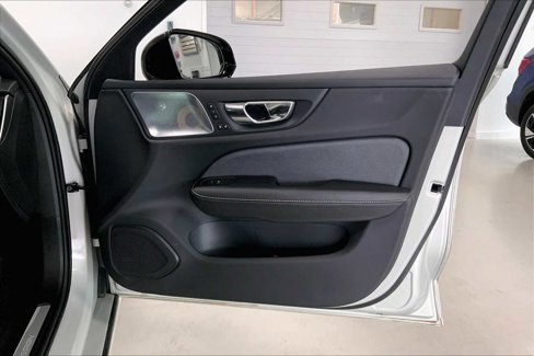 Used 2019 Volvo S60 T6 R-Design image 26