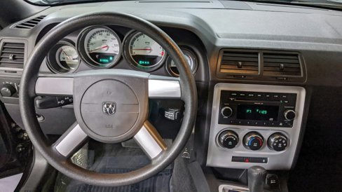 Used 2010 Dodge Challenger SE image 11