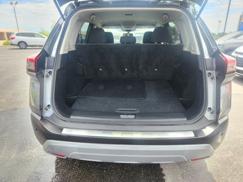 Used 2021 Nissan Rogue SV image 9