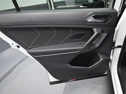 Used 2022 Volkswagen Tiguan SE image 28