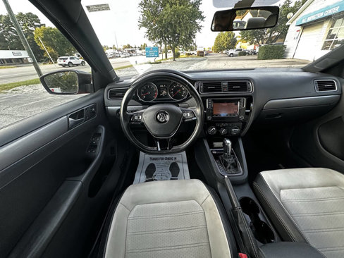 Used 2016 Volkswagen Jetta Sport image 23