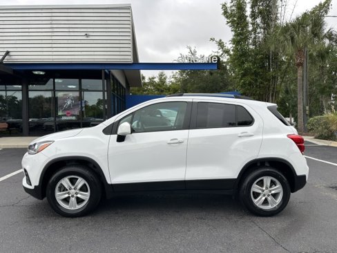 Used 2021 Chevrolet Trax LT w/ LT Convenience Package image 3