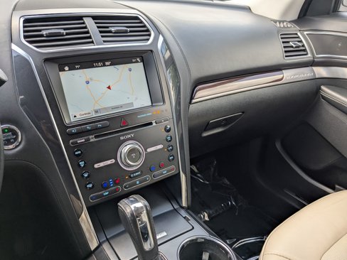 Used 2018 Ford Explorer Platinum image 22
