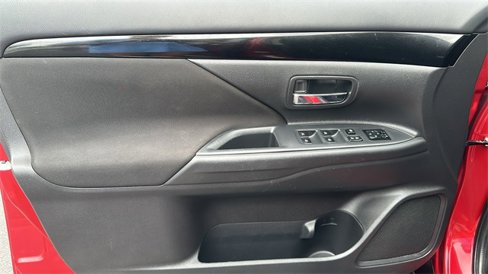 Used 2019 Mitsubishi Outlander ES image 12