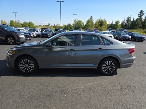 Used 2019 Volkswagen Jetta SE w/ Cold Weather Package image 2