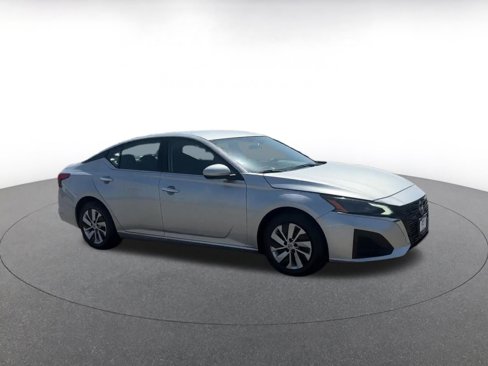 Used 2023 Nissan Altima 2.5 S image 2