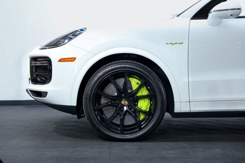 Used 2020 Porsche Cayenne Turbo S image 6