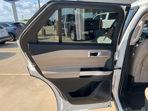 Used 2021 Ford Explorer Limited w/ Equipment Group 301A image 16