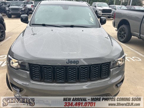 Used 2019 Jeep Grand Cherokee Laredo image 2
