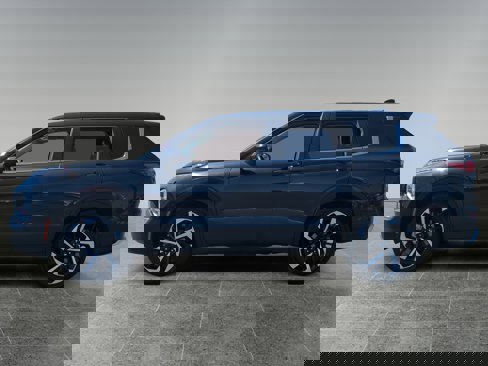 Used 2023 Mitsubishi Outlander SE image 2