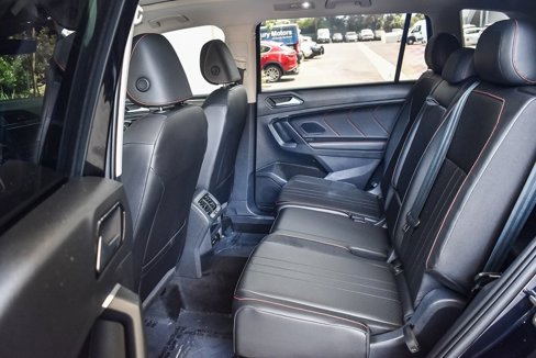 Used 2024 Volkswagen Tiguan Wolfsburg Edition image 17