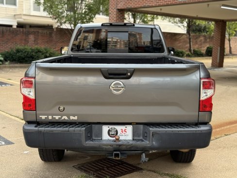 Used 2017 Nissan Titan S image 9