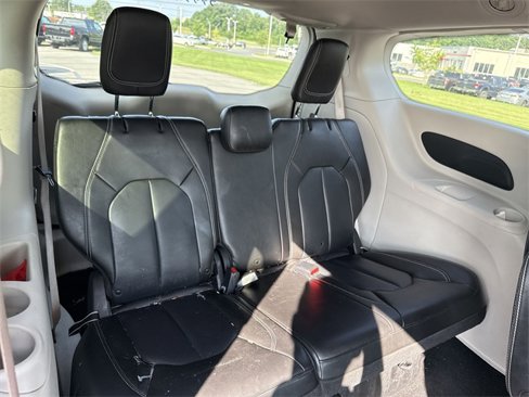 Used 2020 Chrysler Voyager Lxi image 14
