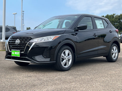 New 2025 Nissan Kicks Play S image 3
