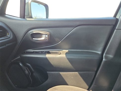 Used 2019 Jeep Renegade Altitude w/ Quick Order Package 2XM image 18