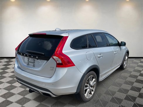 Used 2015 Volvo V60 T5 Cross Country Platinum w/ Protection Package image 3