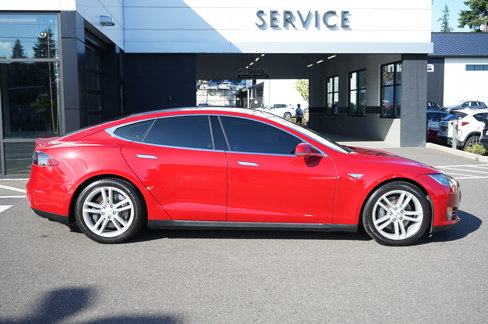 Used 2015 Tesla Model S AWD image 2