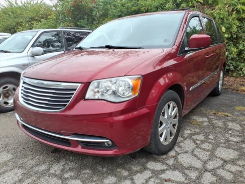 Used 2016 Chrysler Town & Country Touring image 1