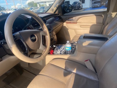Used 2014 Chevrolet Suburban LT image 3