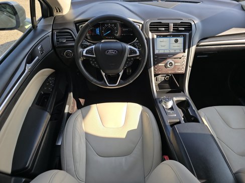Used 2017 Ford Fusion Titanium image 24