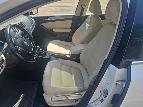 Used 2017 Volkswagen Jetta SE image 17