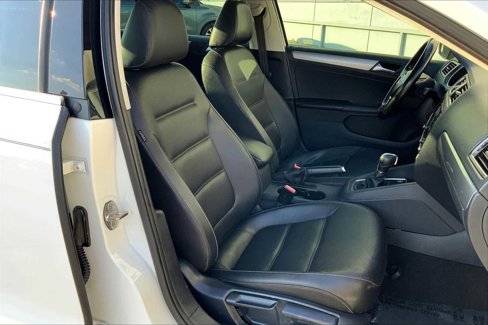 Used 2017 Volkswagen Jetta SE image 8