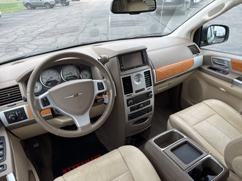 Used 2010 Chrysler Town & Country Limited w/ Entertainment Group #3 image 15