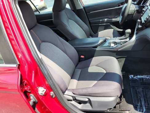 Used 2020 Toyota Camry LE image 27