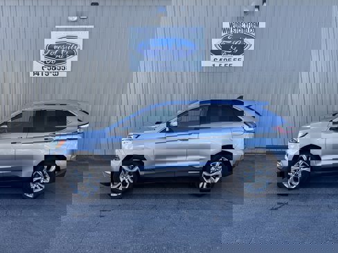 Used 2024 Ford Edge Titanium image 1