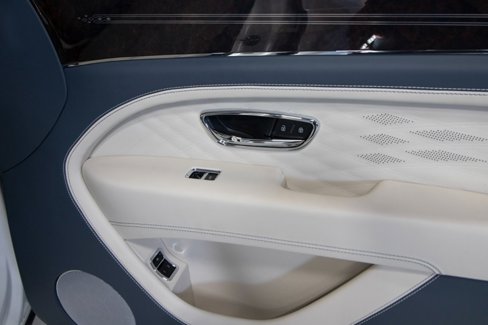 Used 2023 Bentley Bentayga Extended Wheelbase image 57