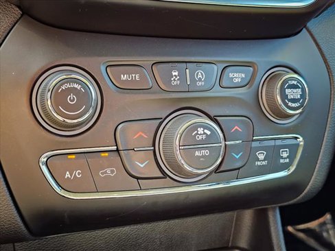 Used 2021 Jeep Cherokee Latitude Lux w/ Comfort/Convenience Group image 27
