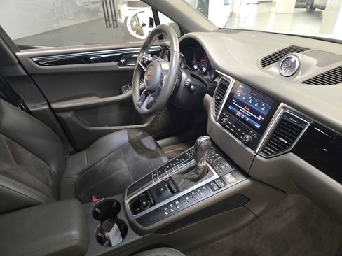 Used 2017 Porsche Macan image 11